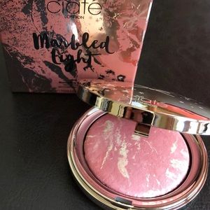 Ciate London - marbled light illuminating blusher